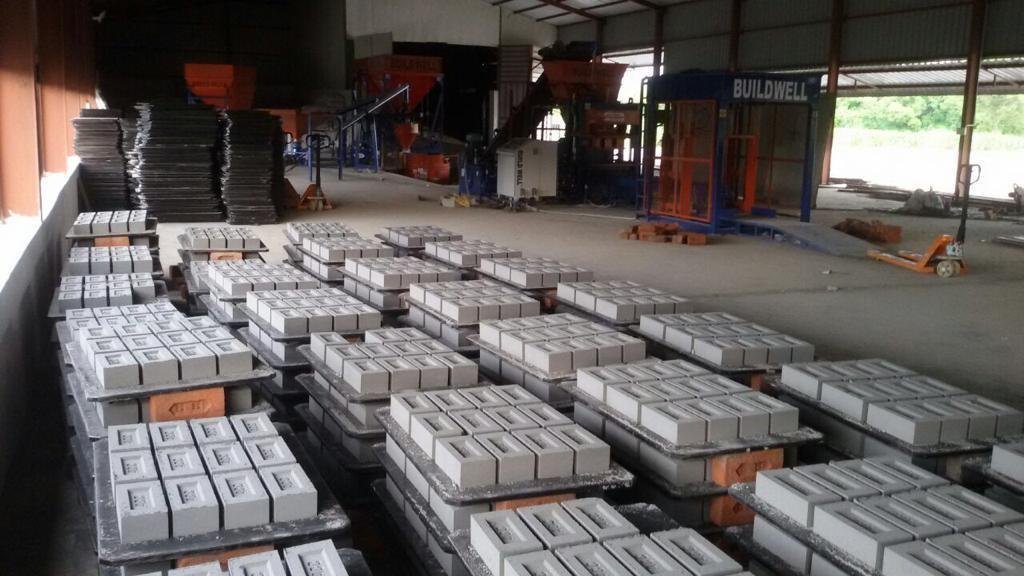 Metal reinforced wooden pallet _ Customized size